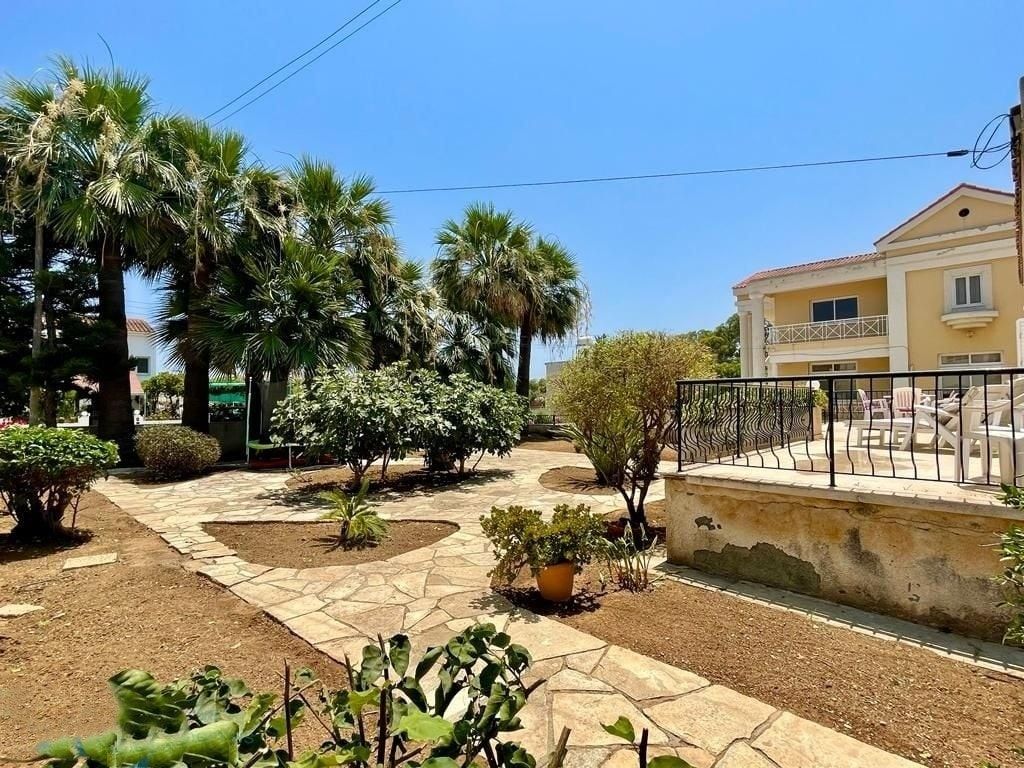 Property photo 2 of 19