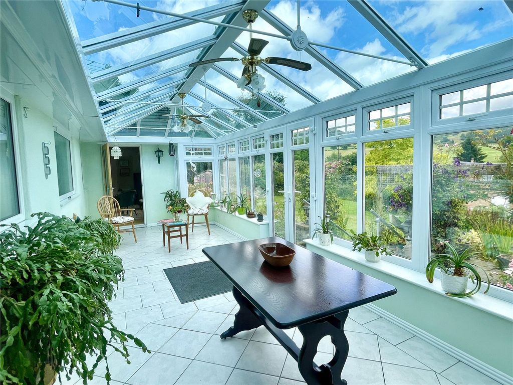 Property photo 2 of 31 Picture No. 15