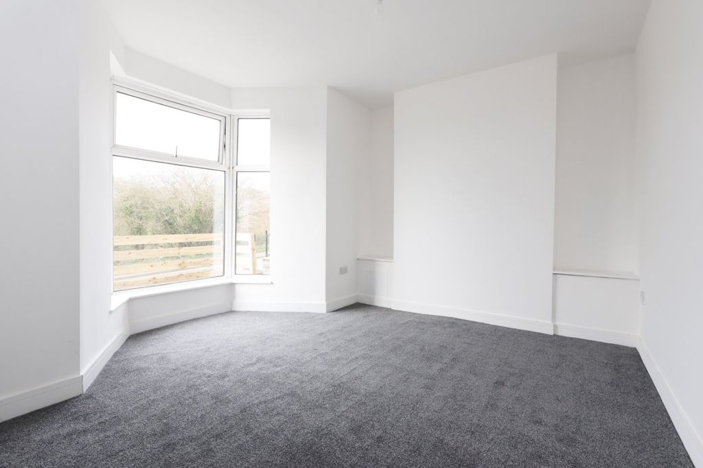 Property photo 2 of 38 Picture No. 18