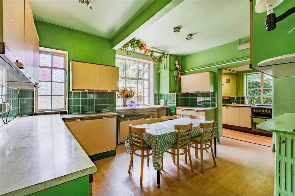 Property photo 3 of 20 Kitchen/Diner