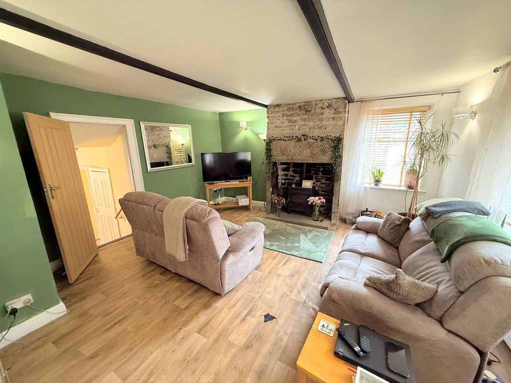 Property photo 3 of 25