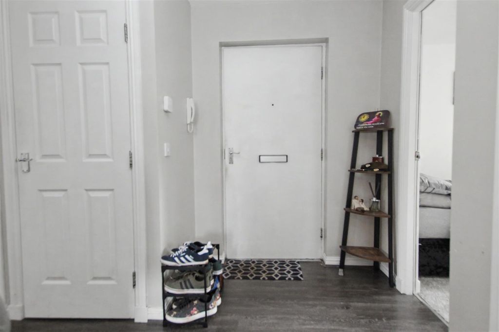 Property photo 2 of 9 2.Jpg