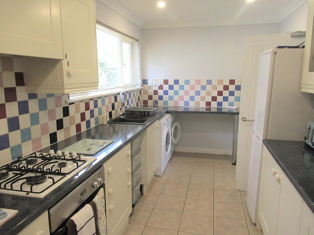 Property photo 3 of 7 Kitchen