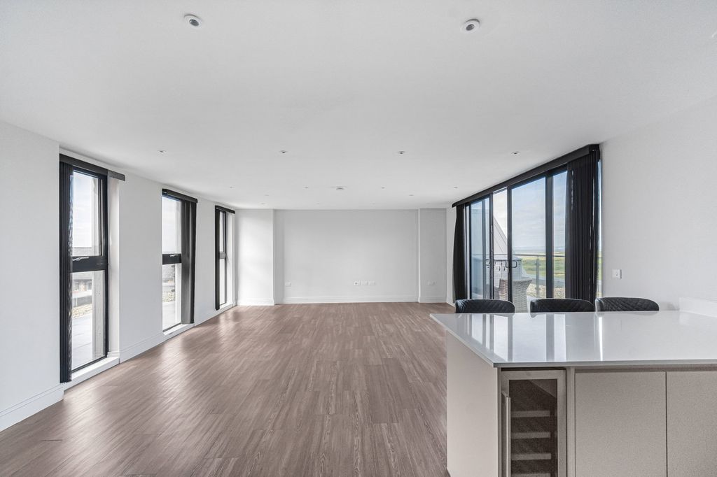 Additional image 6 of 3 bed penthouse for saleRest Bay, Porthcawl CF36