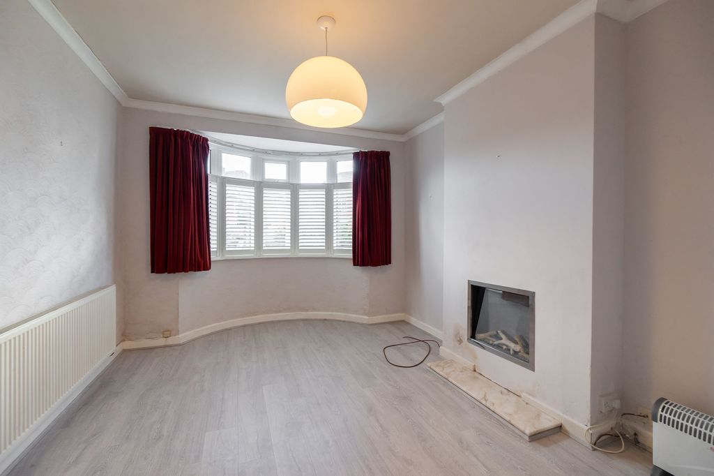 Property photo 2 of 28