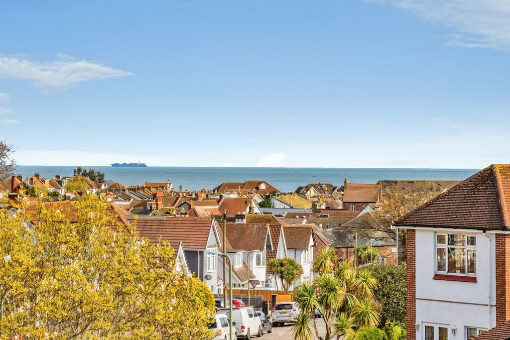 Property photo 3 of 34