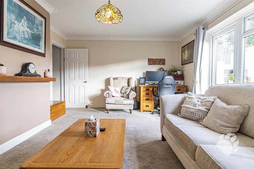 Property photo 2 of 20 Lounge