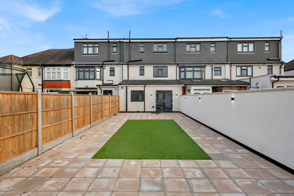 Property photo 2 of 35