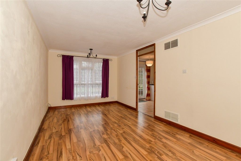 Property photo 1 of 14 Lounge