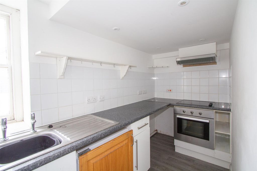 Property photo 3 of 7 3 Kitchen.Jpg