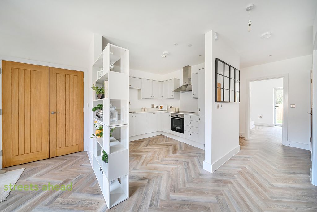 Property photo 3 of 19 F74E76E0-1456-421...
