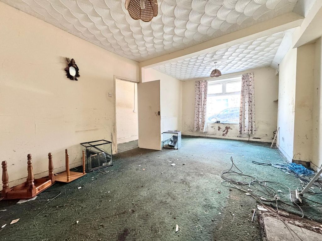 Property photo 2 of 12 King 2