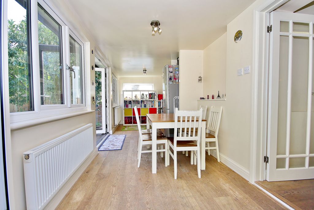 Property photo 3 of 14 Photo 04