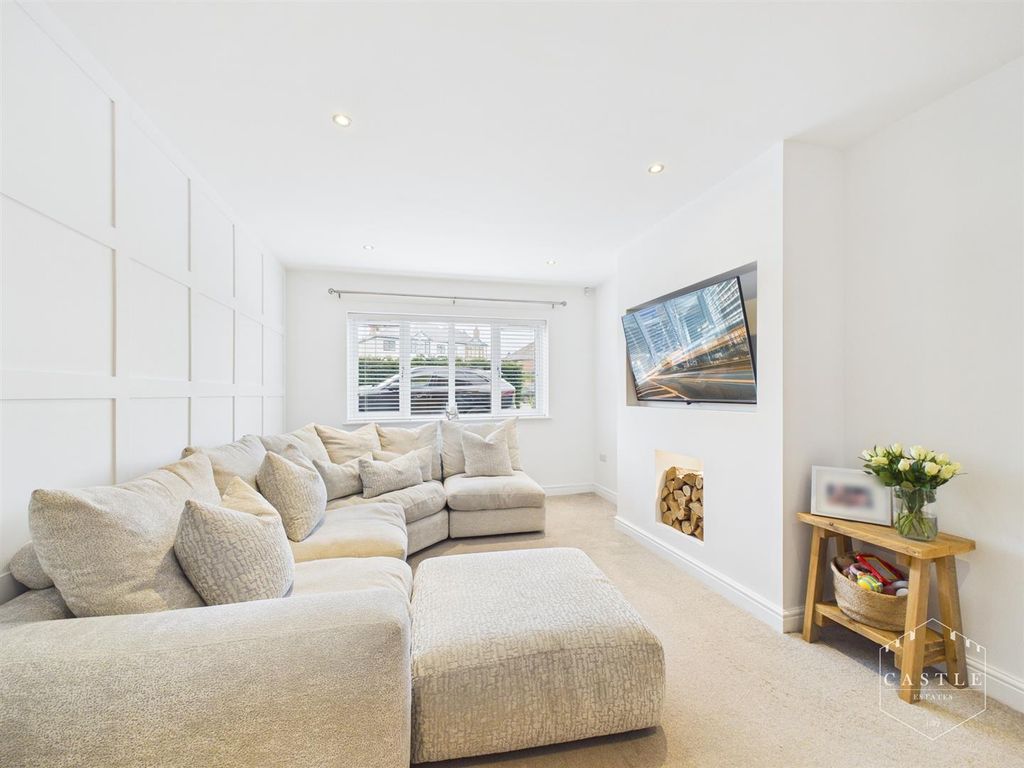 Property photo 2 of 25 Lounge