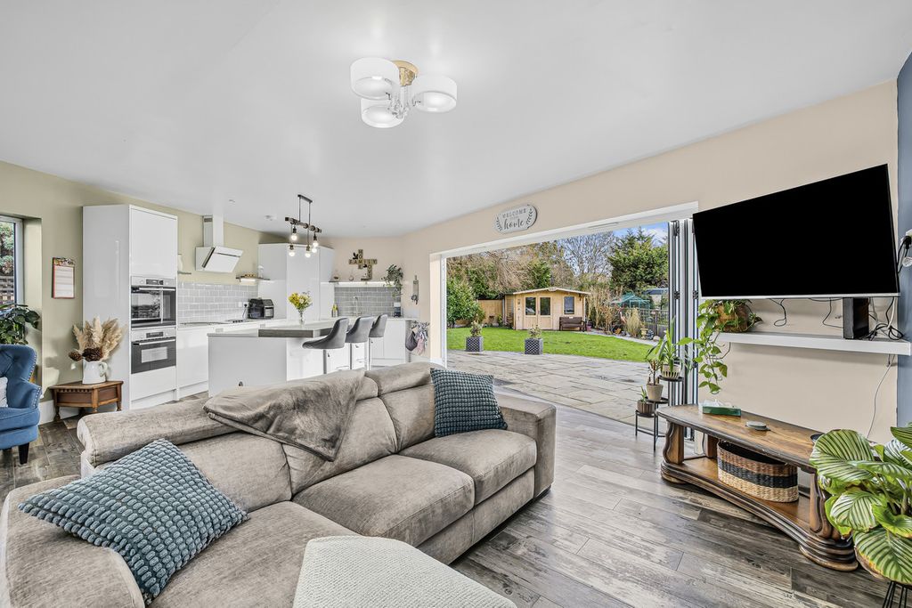 Property photo 2 of 25