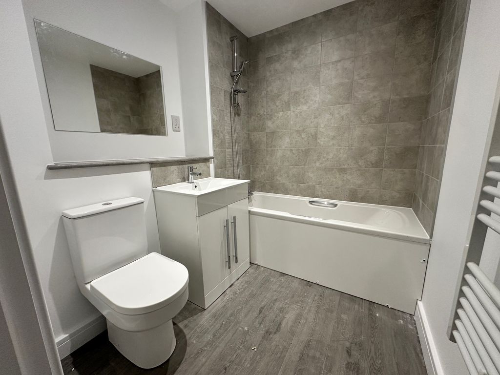 Property photo 3 of 8 Bathroom