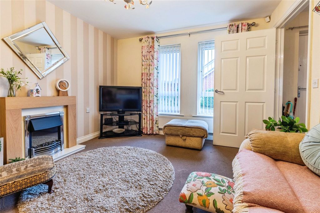 Property photo 3 of 20 Living Room