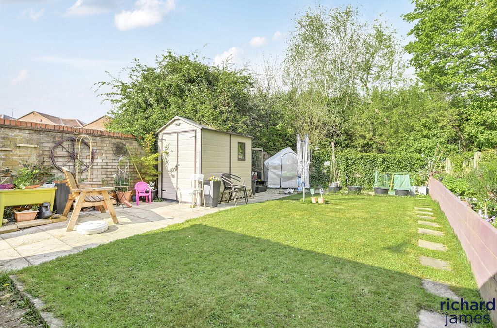 Property photo 2 of 12 9B25B0A0541F4F93887d96325d27865d