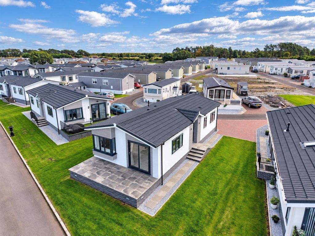 Property photo 2 of 21 Barry Downs Tredegar-2.Jpg