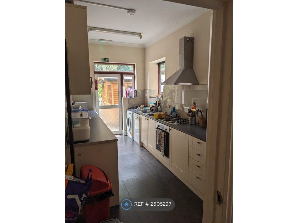 Property photo 3 of 6 Kitchen