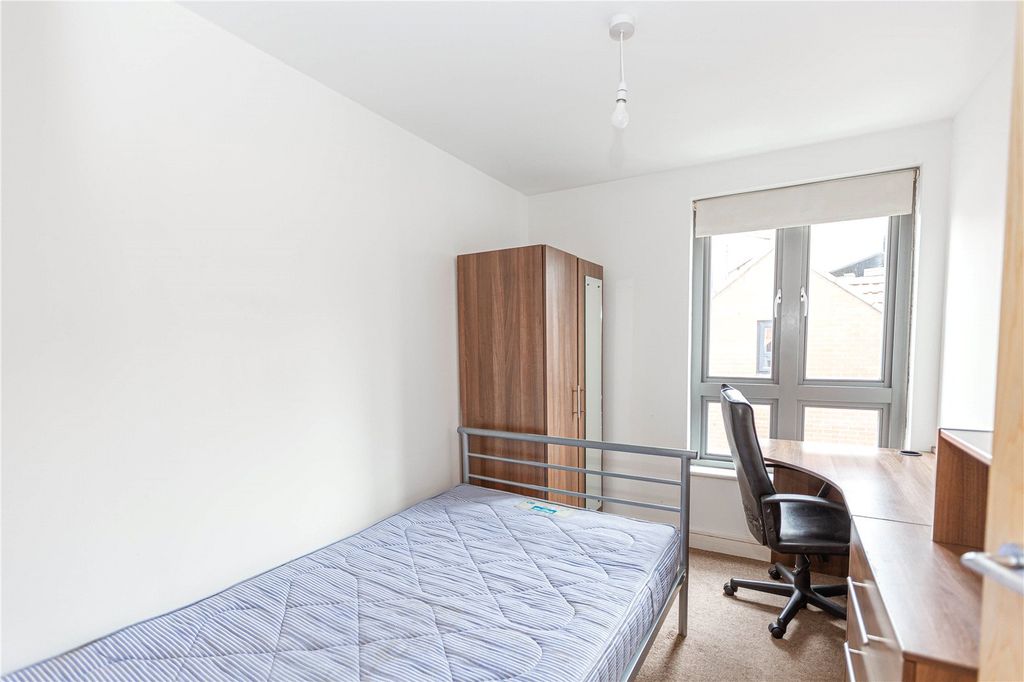 Property photo 2 of 8 Picture No. 20