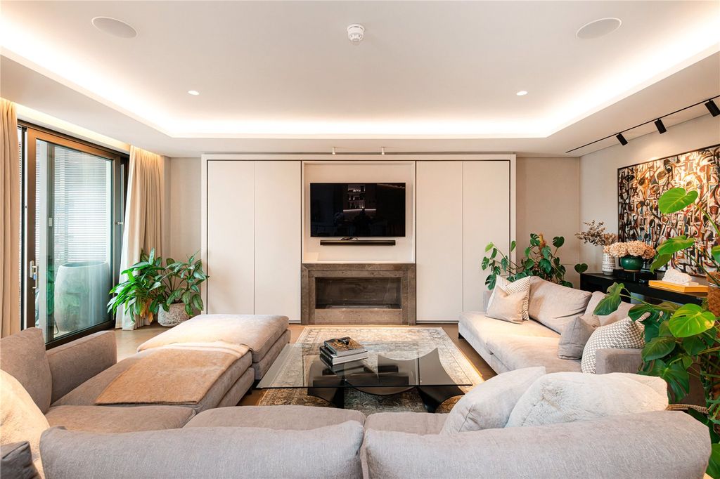 Property photo 1 of 13 Reception