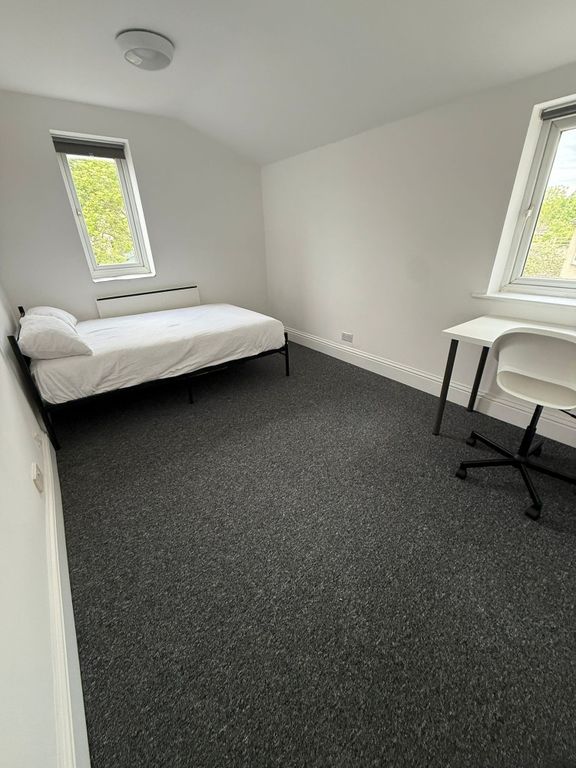 Property photo 3 of 17 Bright And Inviting Double Bedroom Featuring Large...