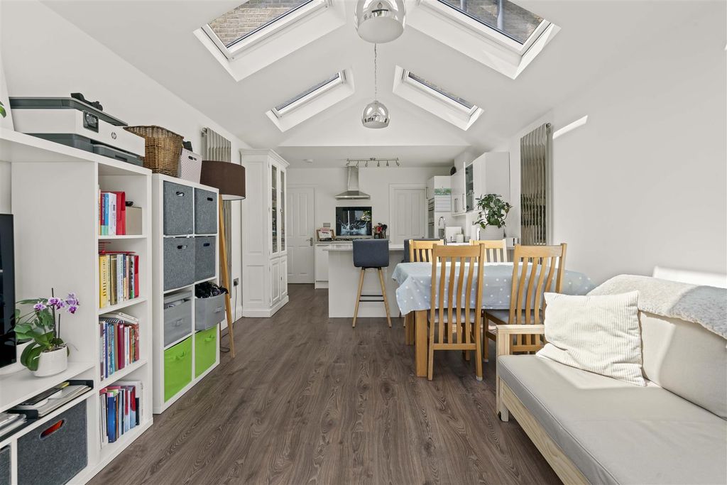 Property photo 3 of 25 77 Castle Road Tw7-10.Jpg