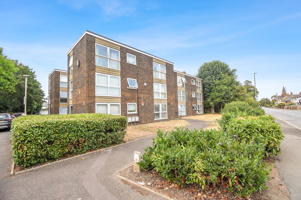 Property photo 2 of 19 Flat 15, Vine Court, Burwood Road, Hersham, Kt12 4Aq
