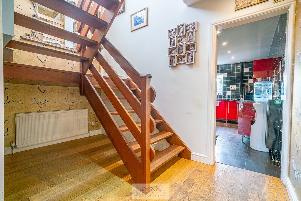 Property photo 3 of 29 Entrance Hall 1.3