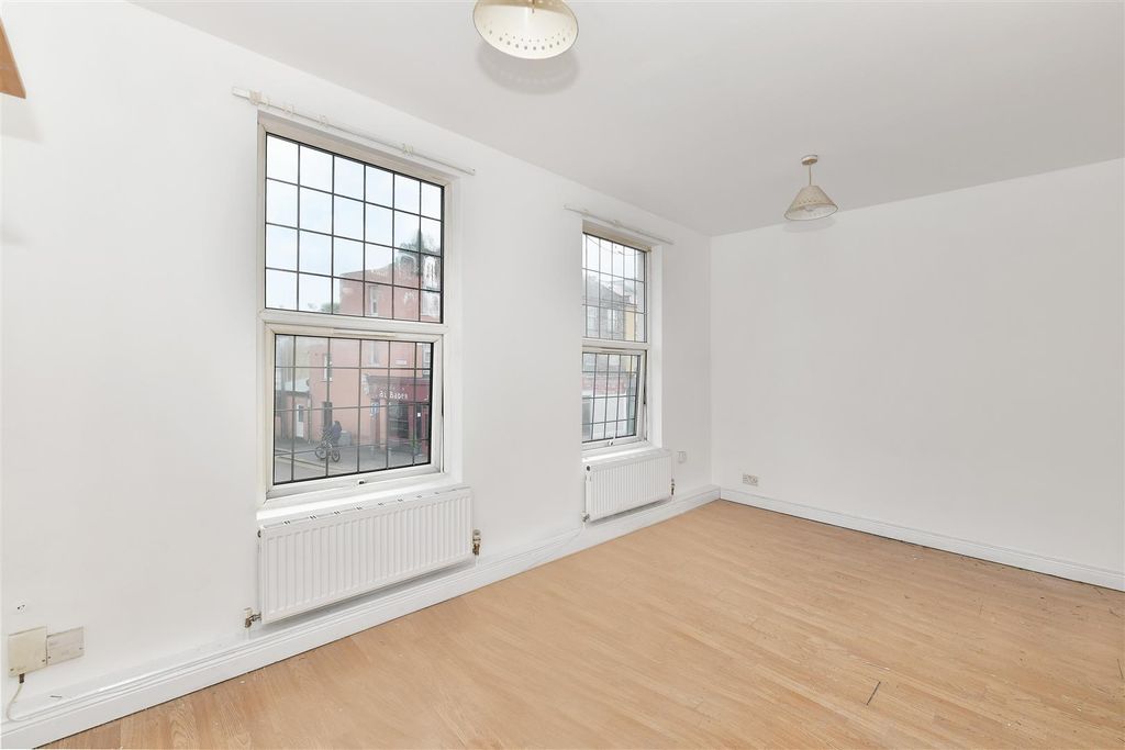 Property photo 3 of 10 3.Jpg