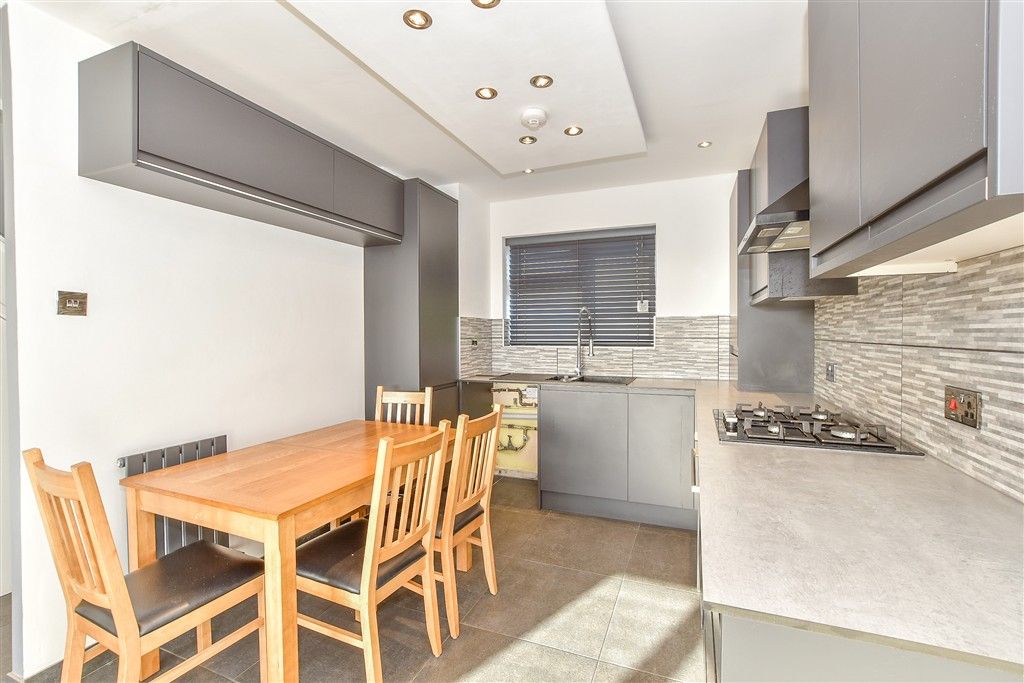 Property photo 1 of 7 Kitchen