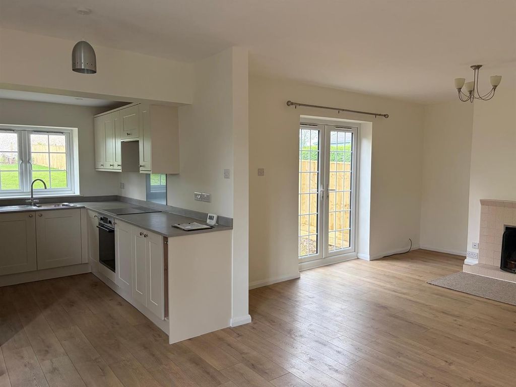 Property photo 3 of 12 Eat In Kitchen.Jpg