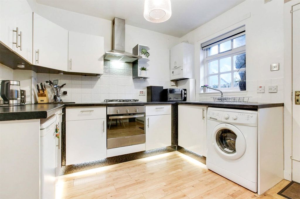 Property photo 3 of 20 Kitchen