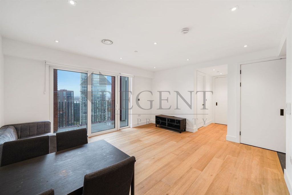 Property photo 3 of 14 Open Plan