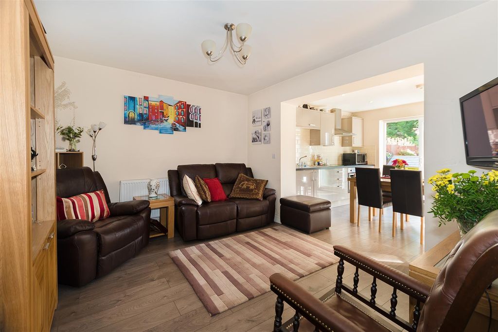 Property photo 2 of 21 53 Moreton Road Hr7.Jpg