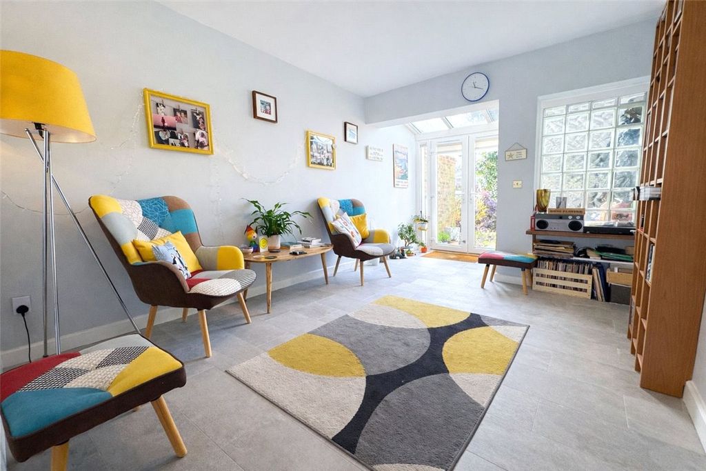 Property photo 3 of 23 Picture No. 17