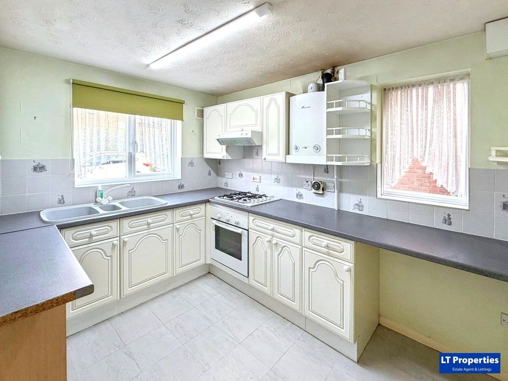 Property photo 2 of 14