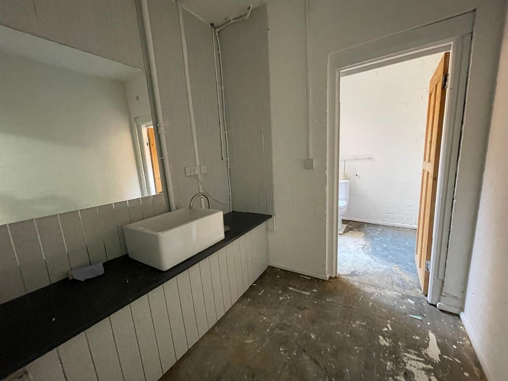 Property photo 3 of 11 1Cdarnleyrd_1Stfloorunits (10).Jpg