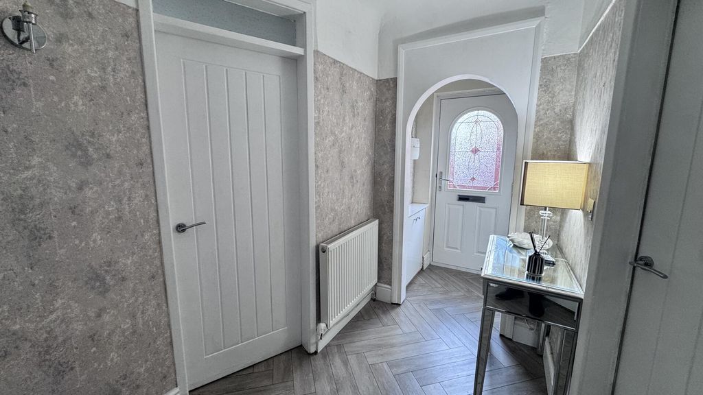 Property photo 3 of 17 Hallway