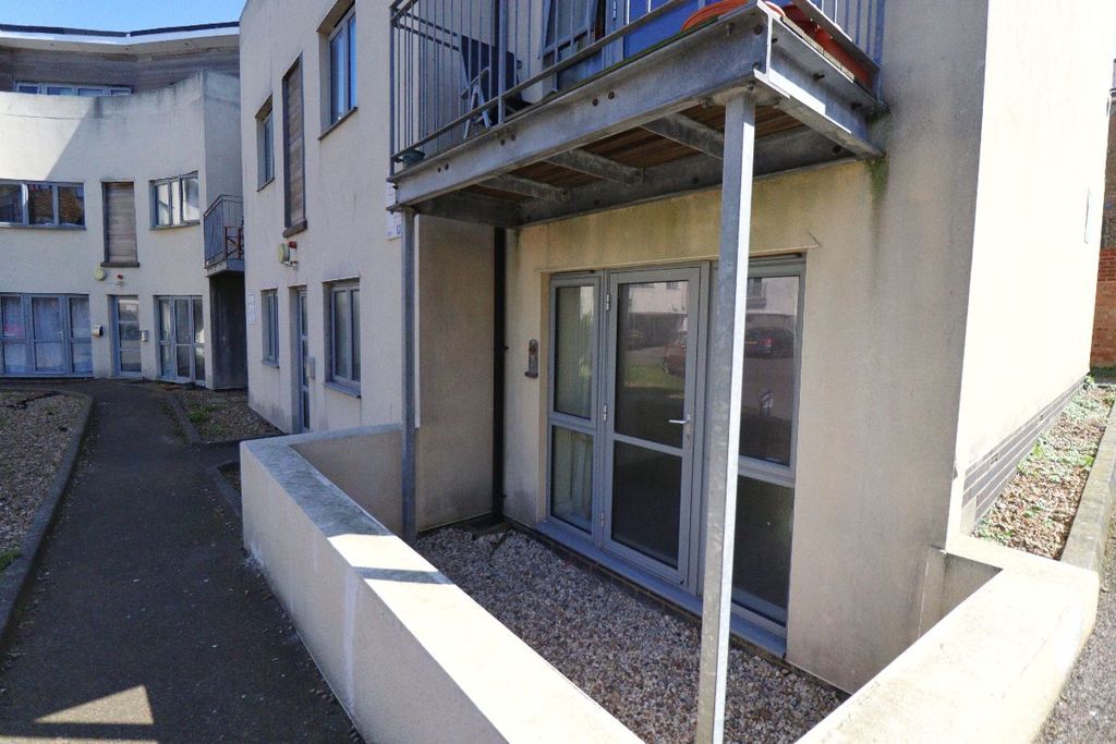 Property photo 2 of 8