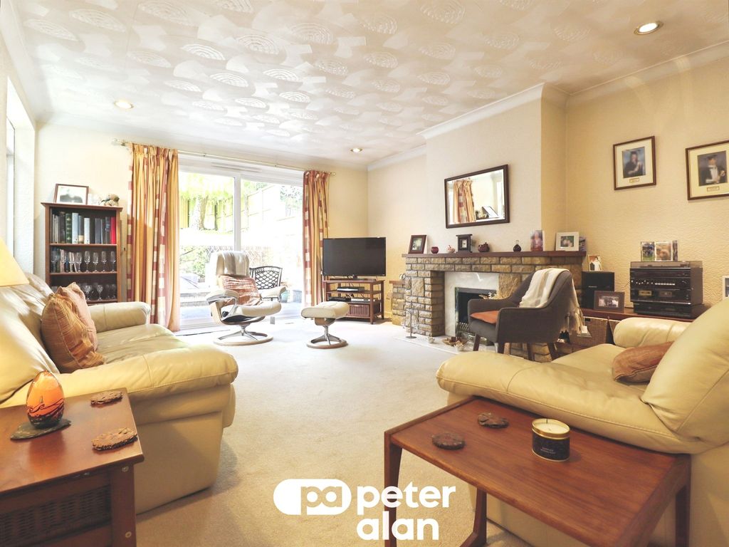 Property photo 2 of 25