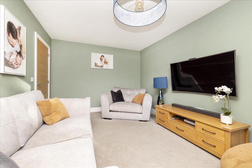 Property photo 3 of 37