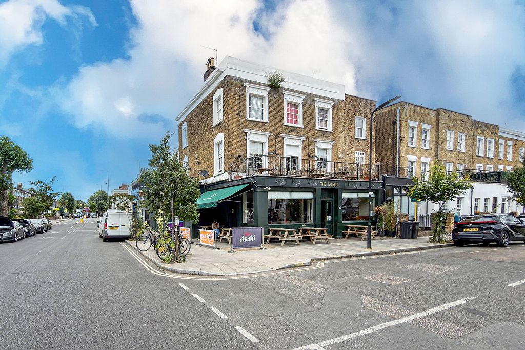 Property photo 3 of 18 The Talbot, 109 Mortimer Road, London N1 4Jy