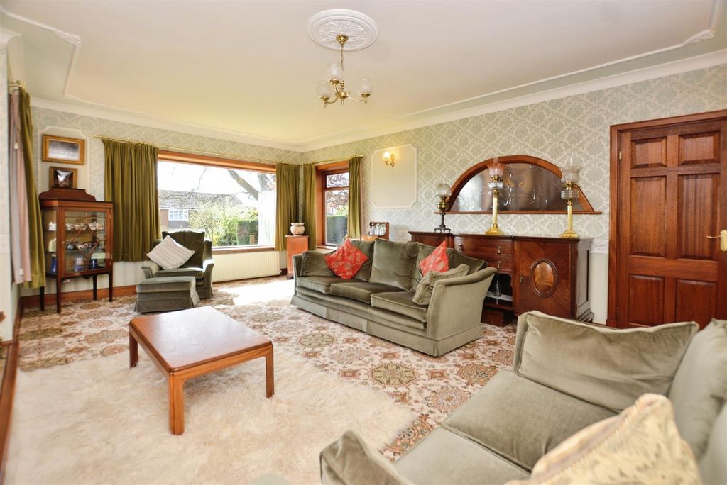 Property photo 3 of 36 Living Room