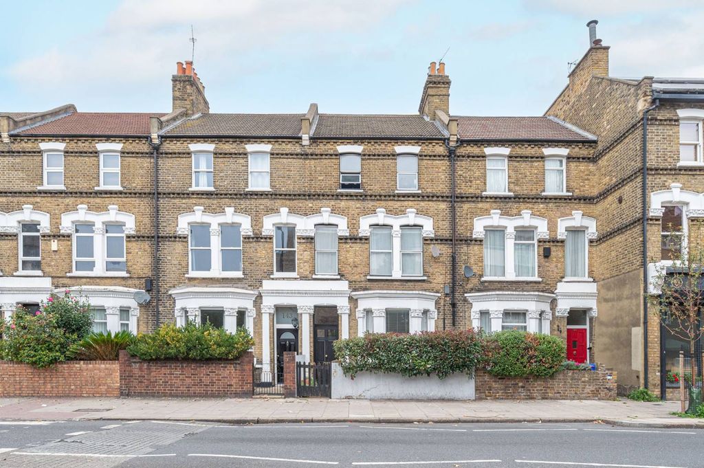 Property photo 2 of 28