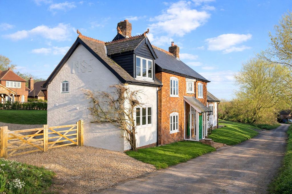 Property photo 1 of 12 Hillside Cottage