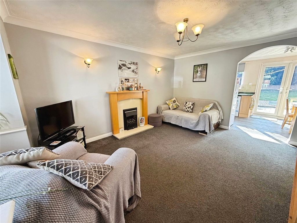 Property photo 2 of 13 Lounge