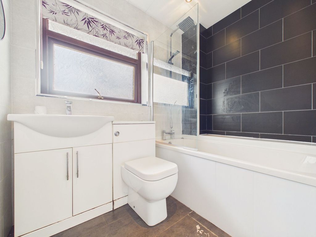 Property photo 3 of 14 Bathroom