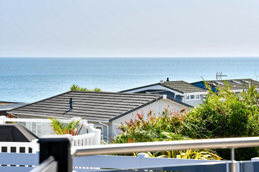 Property photo 2 of 14 18 Warren G37.Jpg